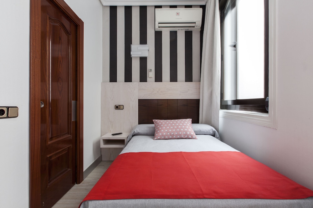 Single Room photo 2