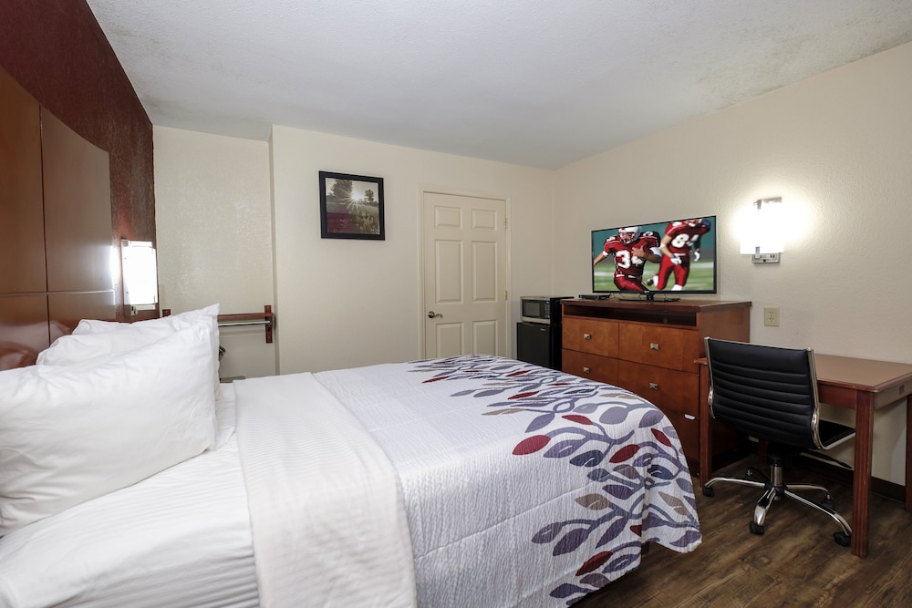Deluxe Room, 1 Double Bed, Accessible, Smoking - Photo 3