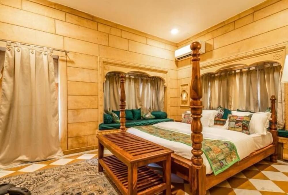 Junior Suite, Accessible Bathtub