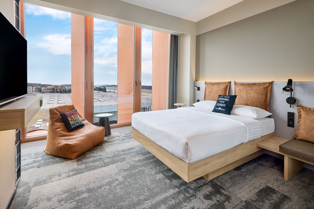 Standard Room, 1 Queen Bed, City View - Photo 6