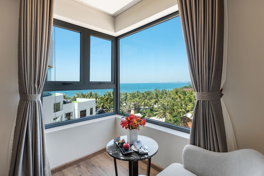 Deluxe Double Room (Ocean Partial View) - Photo 6