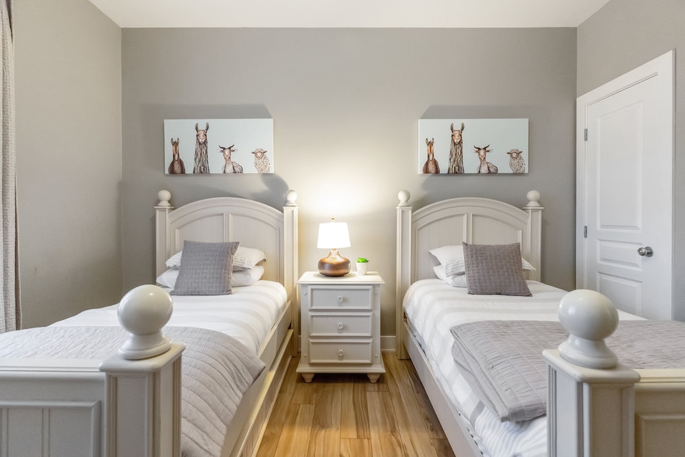 Premium Townhome, 2 Bedrooms (217 Rivergrass - Pet Friendly)