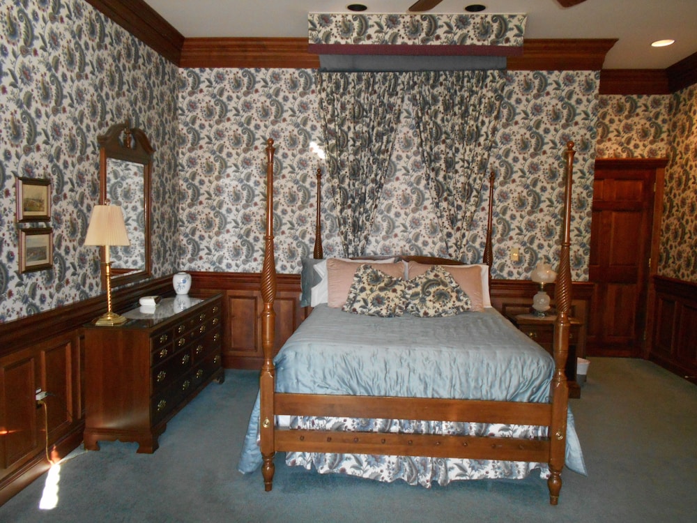 Room, Jetted Tub (Williamsburg) photo 2