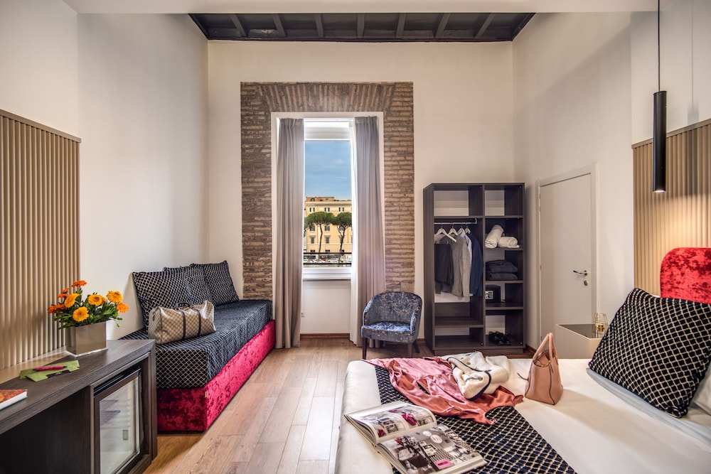 Superior Triple Room, City View photo 3