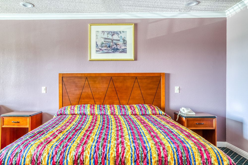 Premium Room, 1 King Bed photo 2