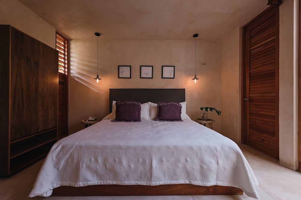 Deluxe Room, 1 Double Bed, Pool View, Garden Area photo 3