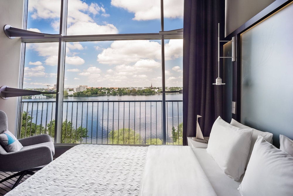Suite, 1 King Bed with Sofa bed thumbnail 5