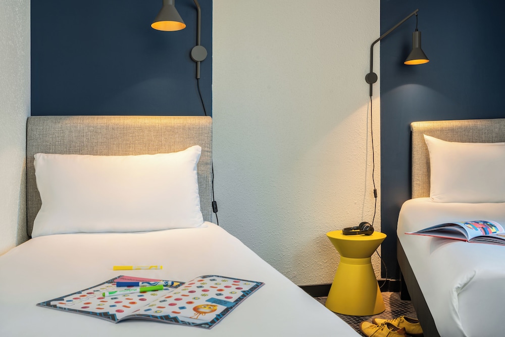 Standard Room, Multiple Beds - Photo 3