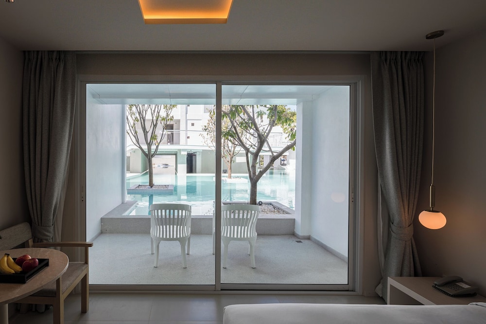 Family Pool Access - Photo 4