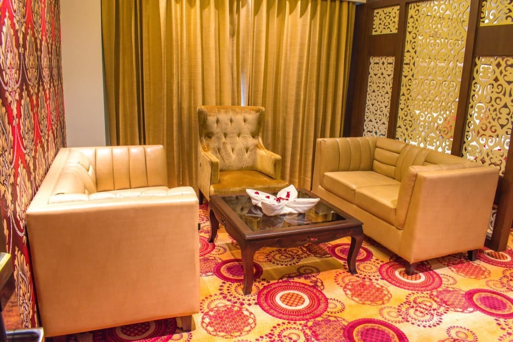 Luxury Suite, 1 King Bed, City View photo 2