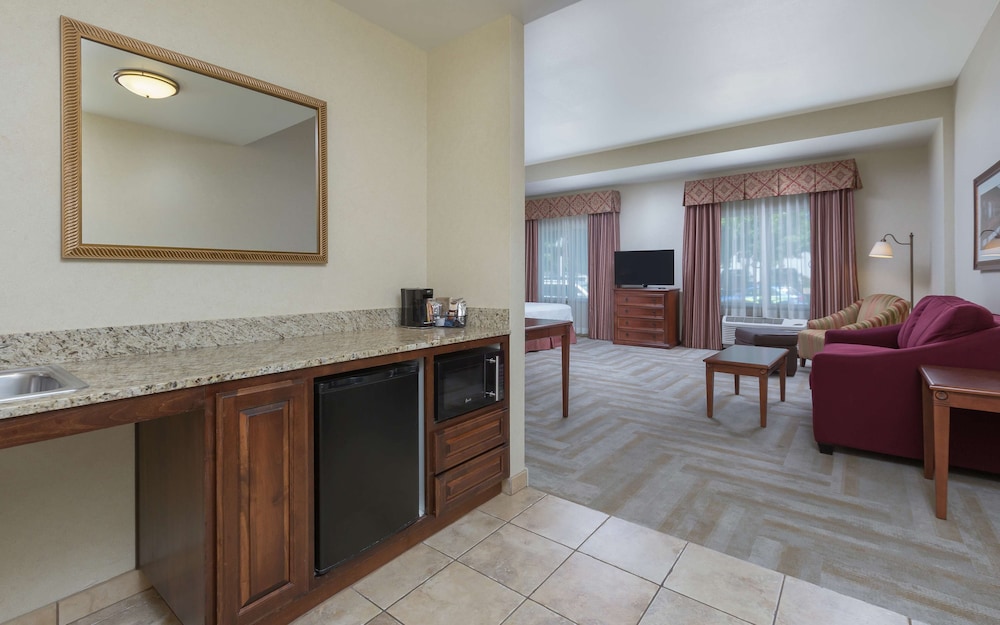 Suite, Accessible, Non Smoking - Photo 1