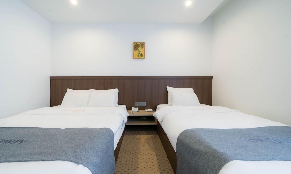 Deluxe Twin Room - Photo 8