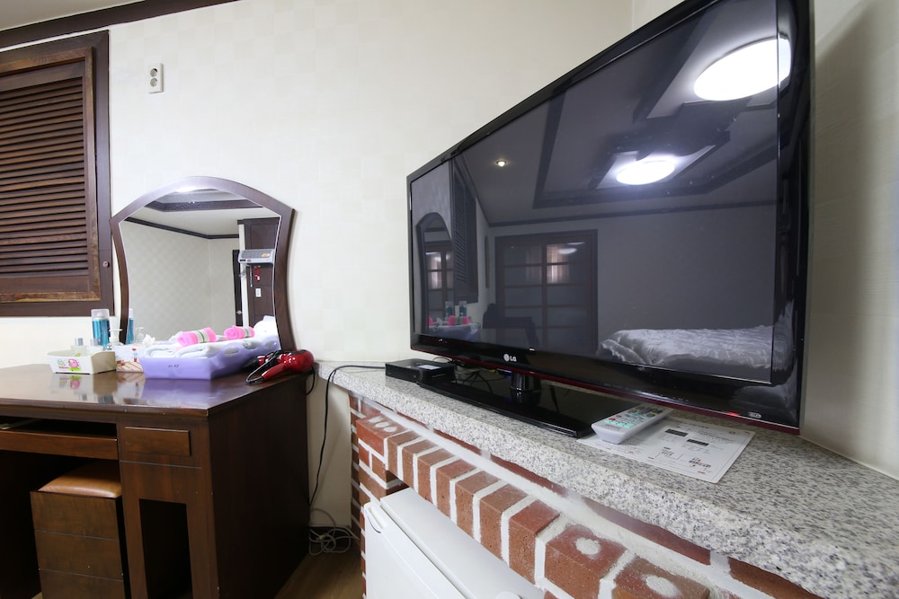 Suite, 2 Double Beds photo 3