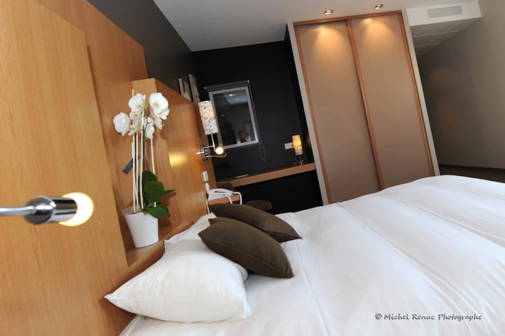 Superior Room, 1 King Bed, Non Smoking (With Sofabed) photo 2