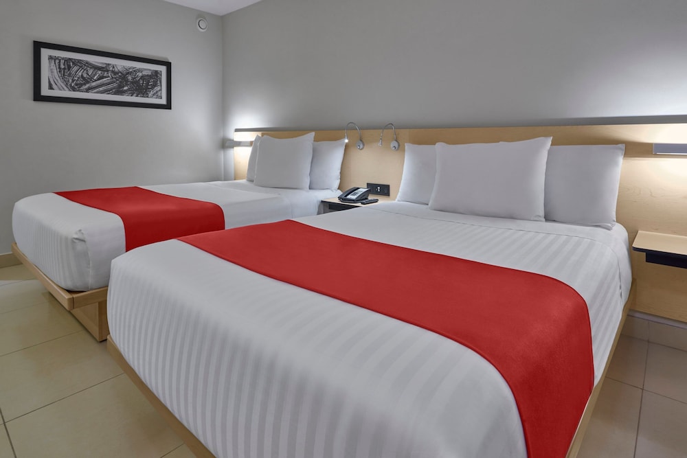 Room, 2 Queen Beds photo 2