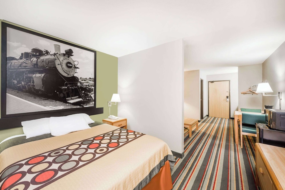 Suite, 1 King Bed, Non Smoking - Photo 1