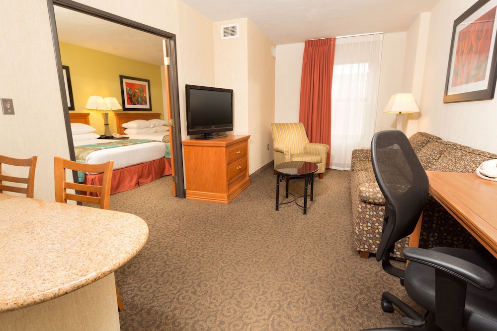 Suite, 2 Queen Beds, Kitchen (2 Rooms, Sofabed) photo 3