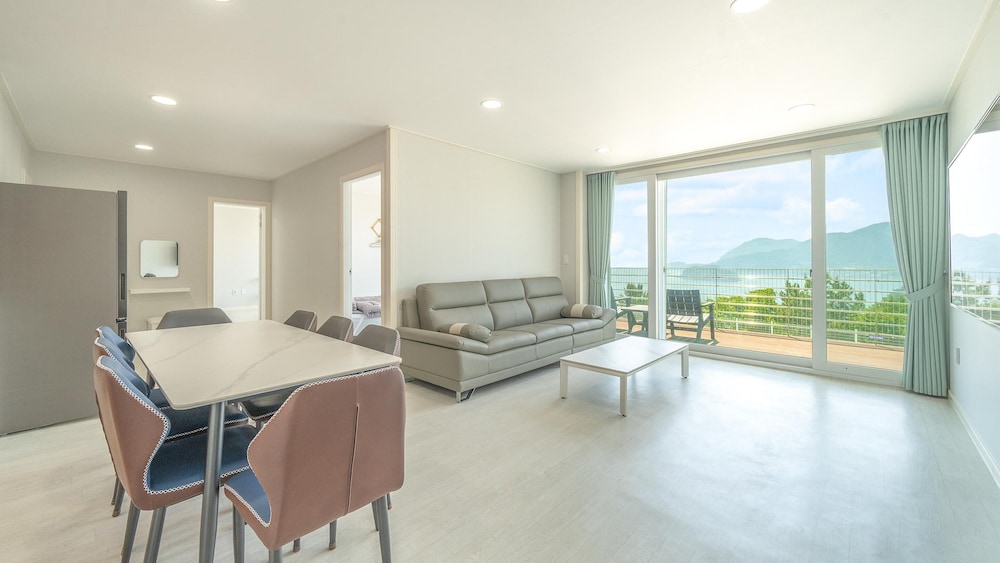 Basic Room, 2 Bedrooms (103)