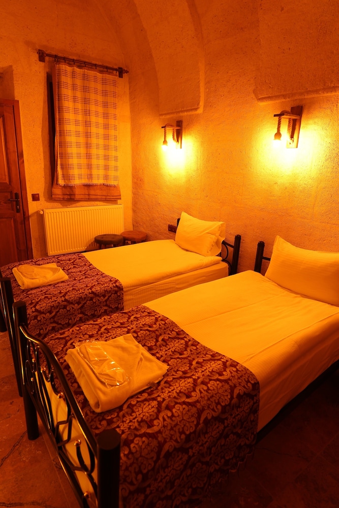 Standard Twin Room - Photo 4