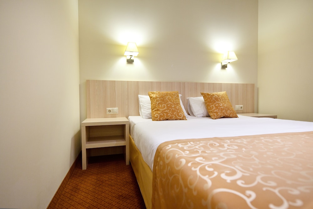 Economy Double Room, No Windows photo 1
