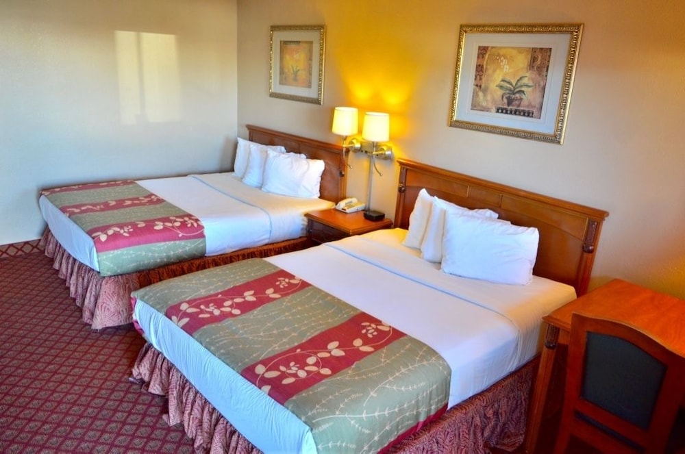 Room, 2 Queen Beds, Non Smoking - Photo 3