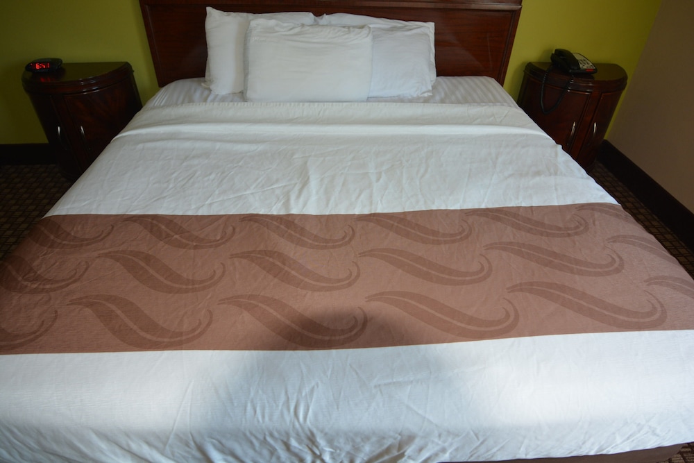 Room, 1 King Bed - Photo 3