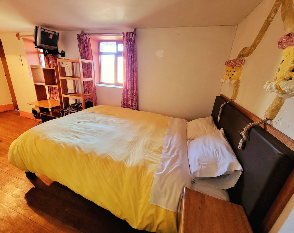 Economy Triple Room, 3 Twin Beds - Photo 17