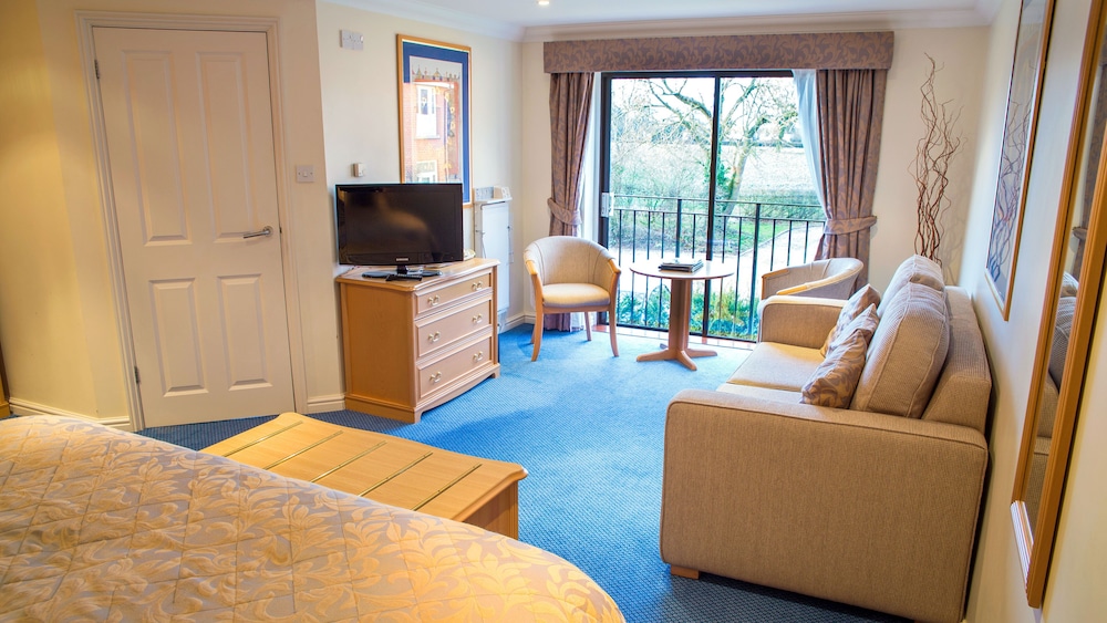 Deluxe Family Room - Photo 11