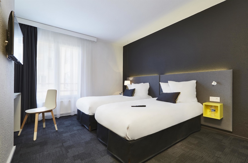 Standard Room, 2 Twin Beds - Photo 5