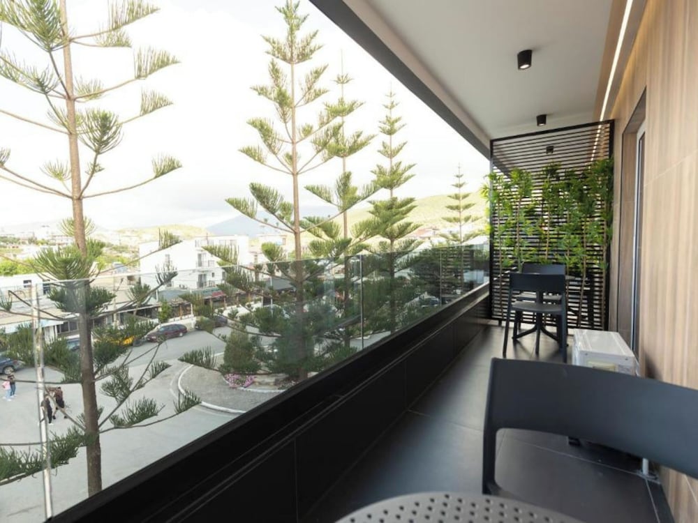 Double Room (Deluxe Family Suite with Balcony) photo 3