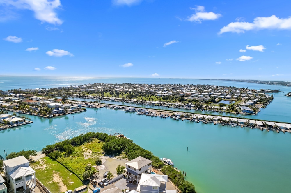 Luxury Seaside Escape ~ Heated Pool w Jacuzzi ~ Elevator ~ Dock ~ Scenic Views, Billede 89