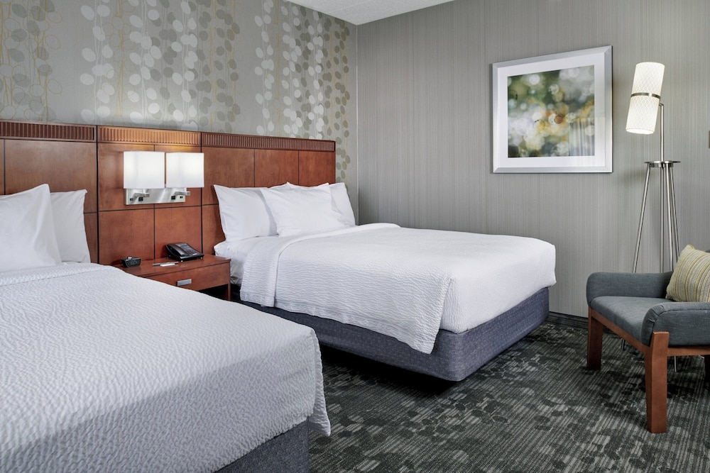 Suite, 1 Bedroom, Courtyard View - Photo 1
