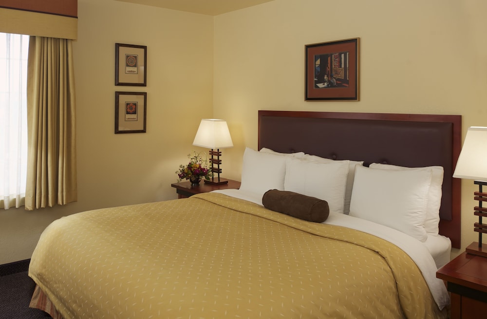 One Bedroom Suite with Balcony - Photo 1