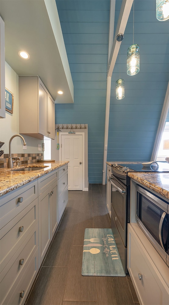 Beach House Suite (2nd Floor, Stair Access Only)