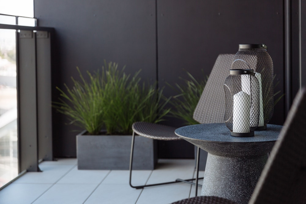 Studio King Apartment with Balcony