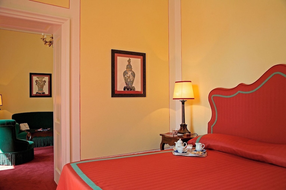 Suite, Partial Lake View
