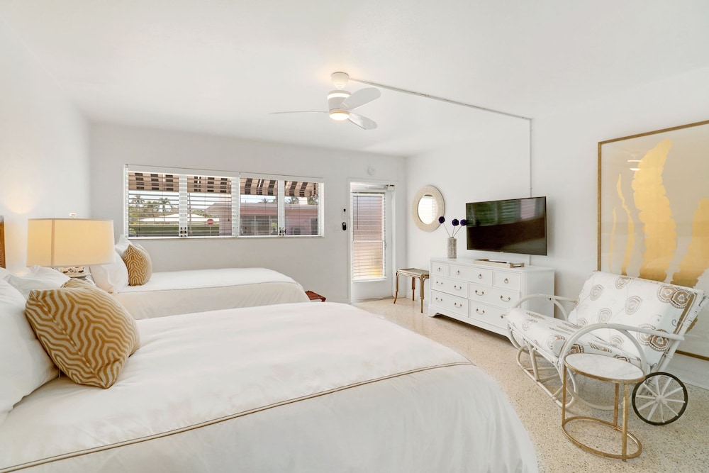 Deluxe Room, 2 Queen Beds photo 3