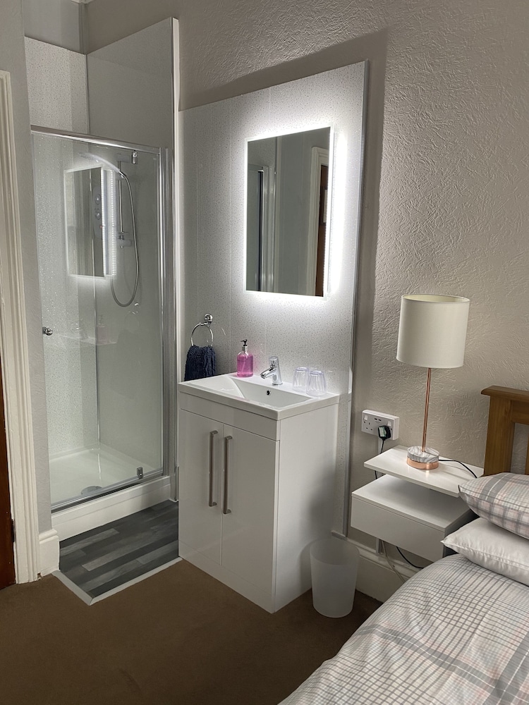 Basic Double Room photo 2