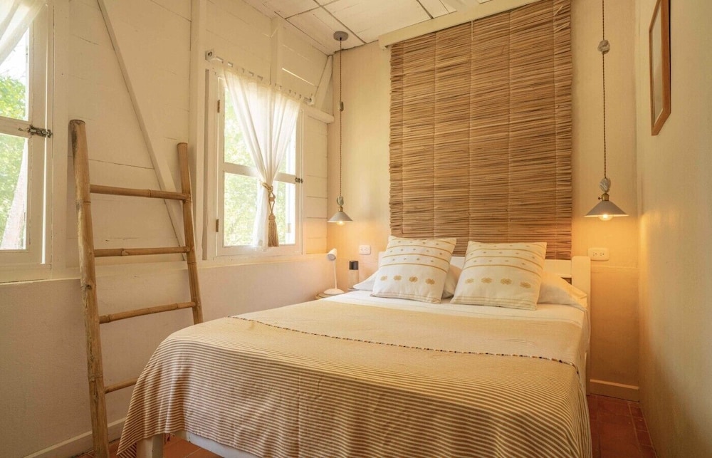 The Almendra Room with Shared Bathroom at the Beach Casita photo 1