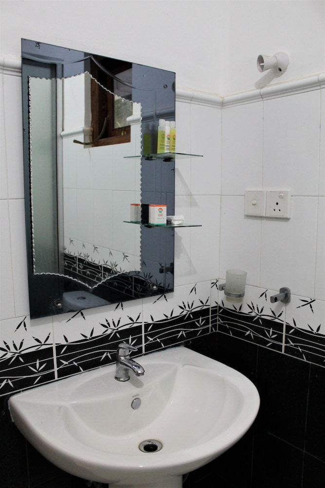 Family Double Room, Multiple Beds, Accessible, Garden View photo 2