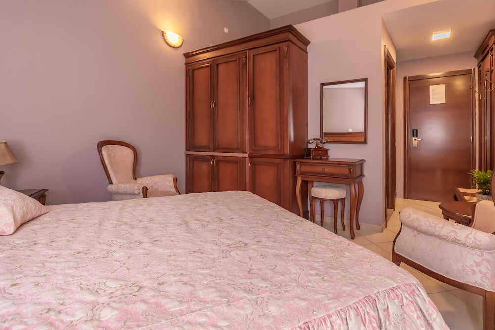 Basic Studio, 1 Queen Bed, Non Smoking