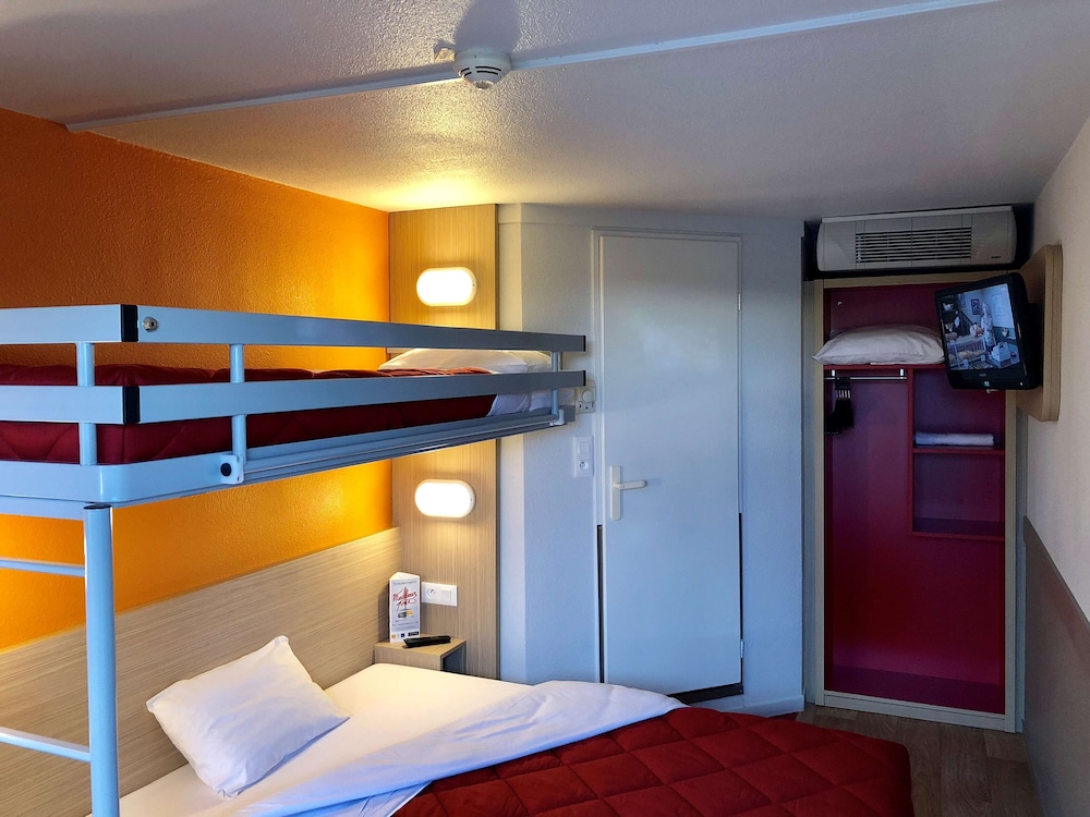 Standard Room, Multiple Beds (1 Double and 1 Single bed) - Photo 10