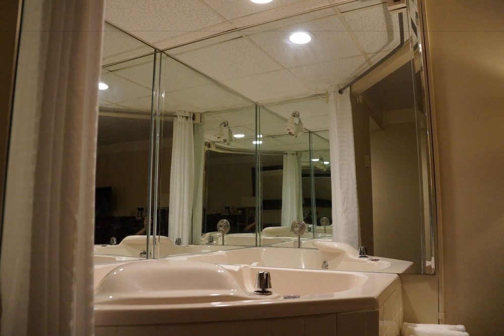 Room, Jetted Tub photo 2