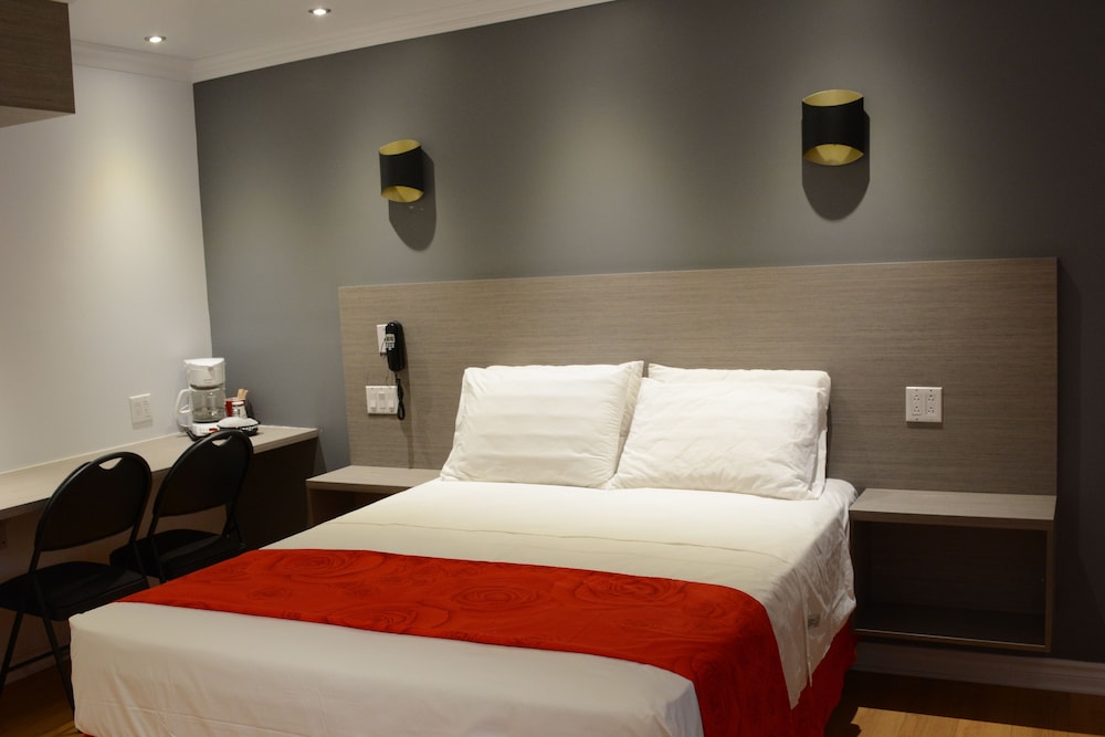 Superior Room, 1 Queen Bed, Non Smoking photo 2