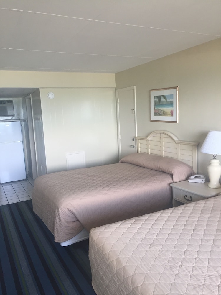 Basic Room, 2 Queen Beds, Ocean View (3 story walk up) photo 2