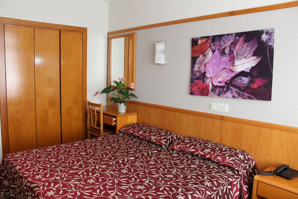 Standard Double or Twin Room, Balcony - Photo 2