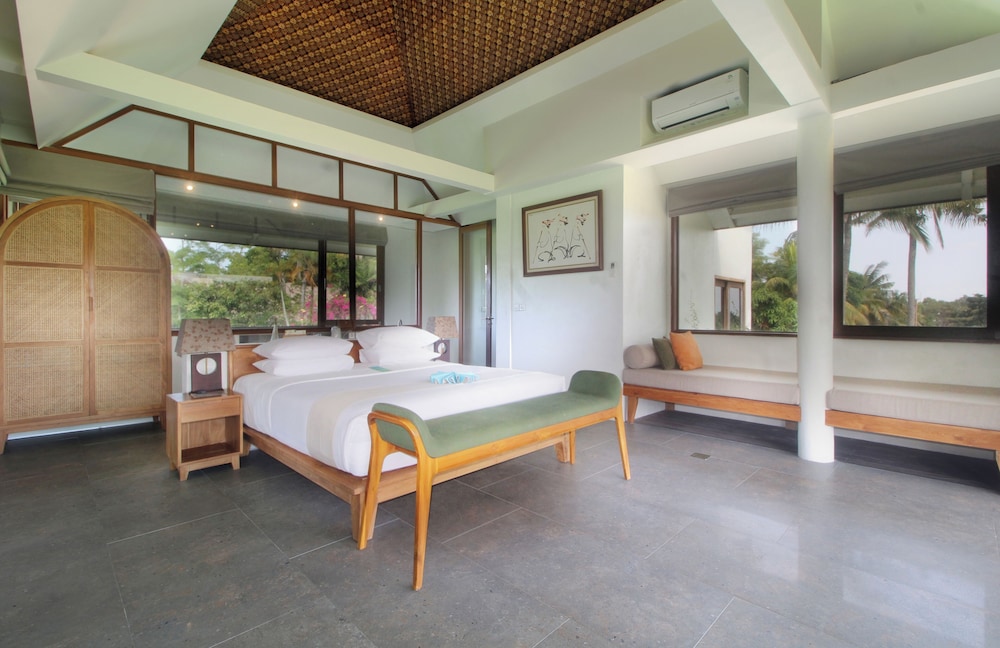 Villa Upstairs with Balcony #12