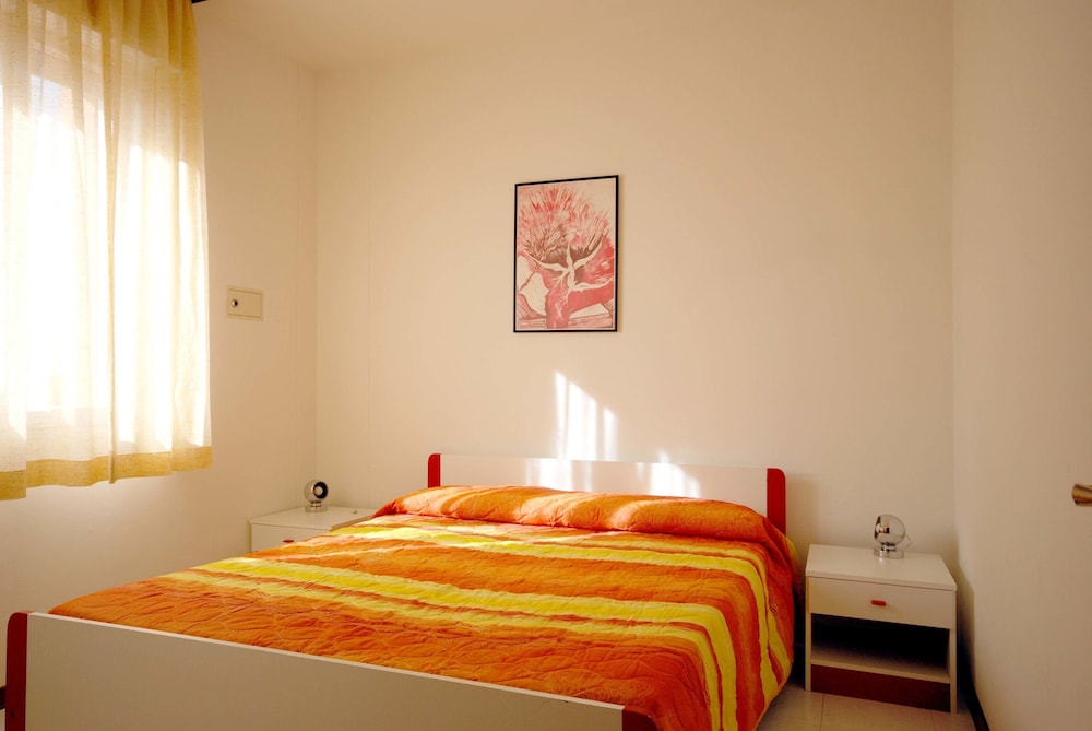 Apartment, 2 Bedrooms (C-6)
