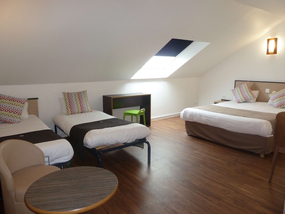 Standard Room, Multiple Beds - Photo 8