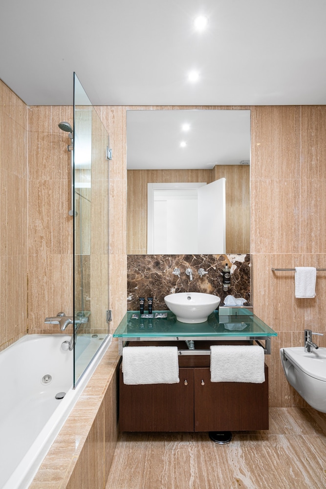 Luxury Suite, 1 Bedroom - Photo 8